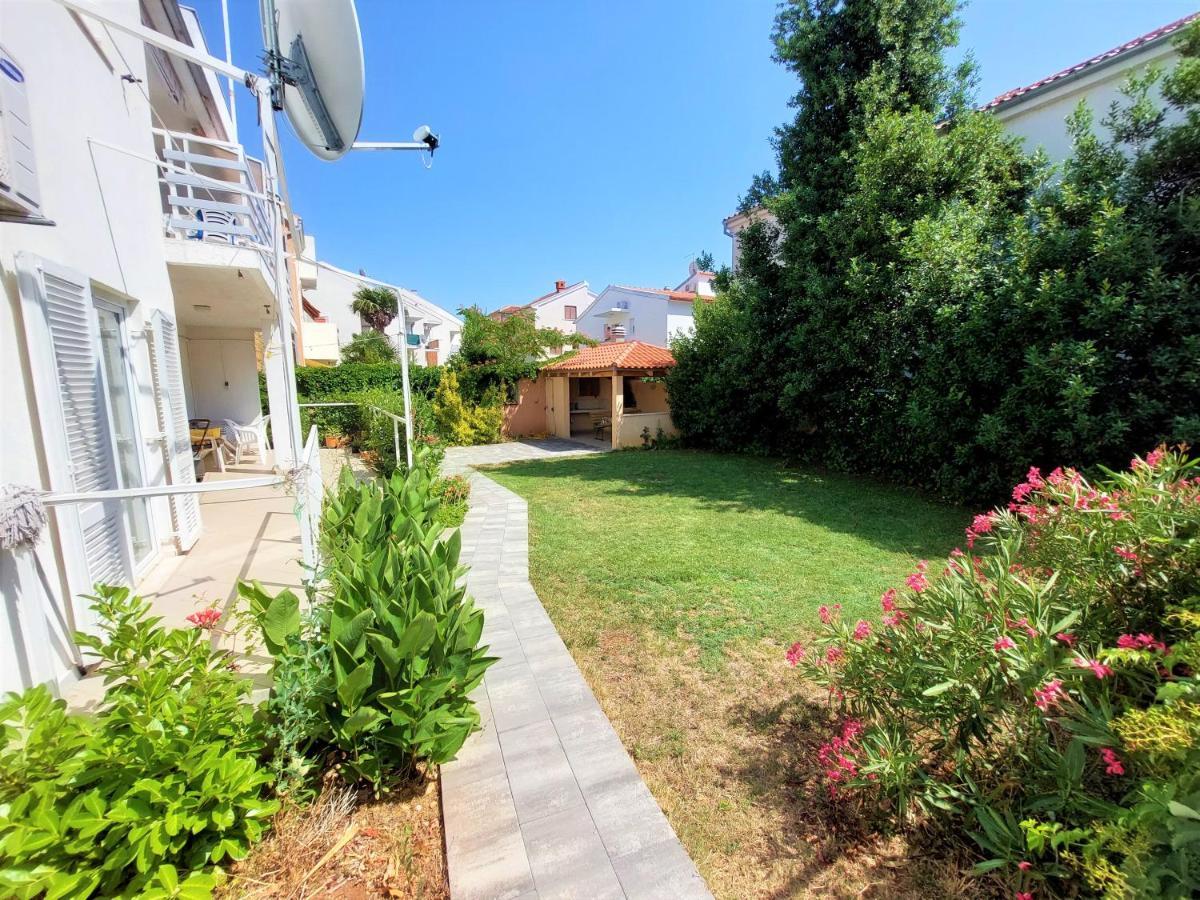 Apartments Neva & Neva Beach House Srima Ngoại thất bức ảnh